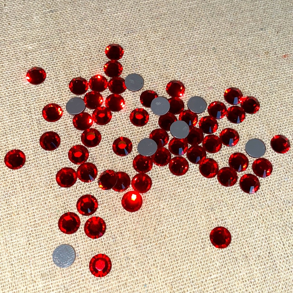 Swarovski • Color: Light Siam, 2028 XILION Rose Hotfix Rhinestones - Picture 9 of 15